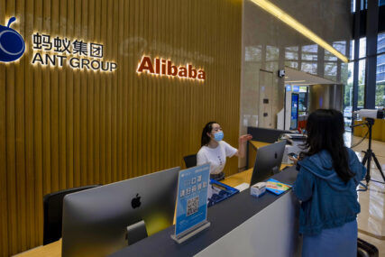 Kompanija Alibaba ULAŽE 300 miliona dolara u INTERNET LUKSUZNU modnu trgovinu?