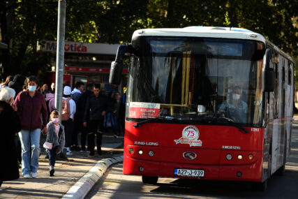 “Vikendom vozimo maltene prazne autobuse” Poskupljenje goriva diže cijene karata u Banjaluci (FOTO)