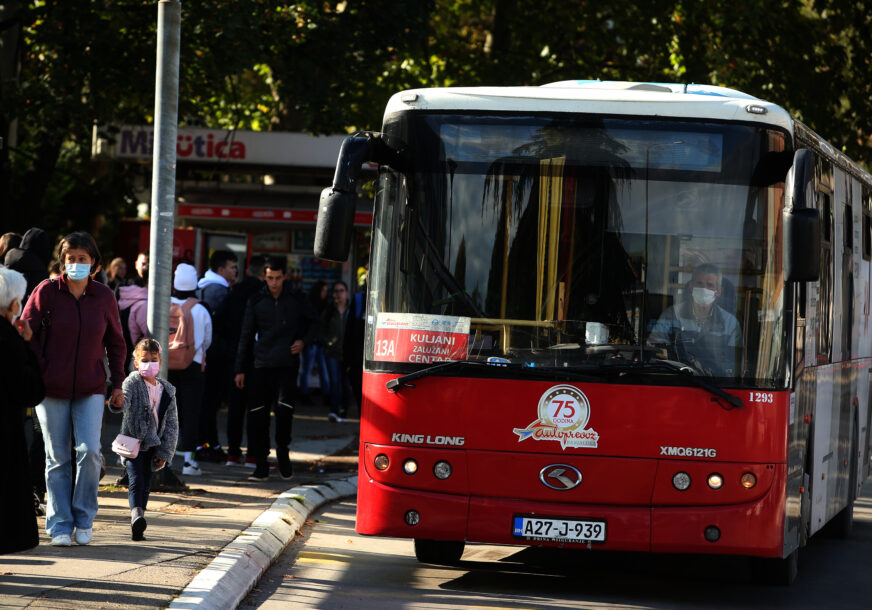 “Vikendom vozimo maltene prazne autobuse” Poskupljenje goriva diže cijene karata u Banjaluci (FOTO)