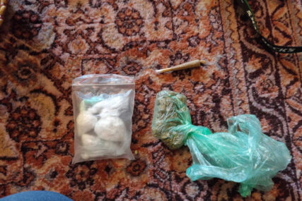 BANJALUČANIN PRIVEDEN ZBOG DROGE Gram kokaina naplaćivao 300 KM (FOTO)