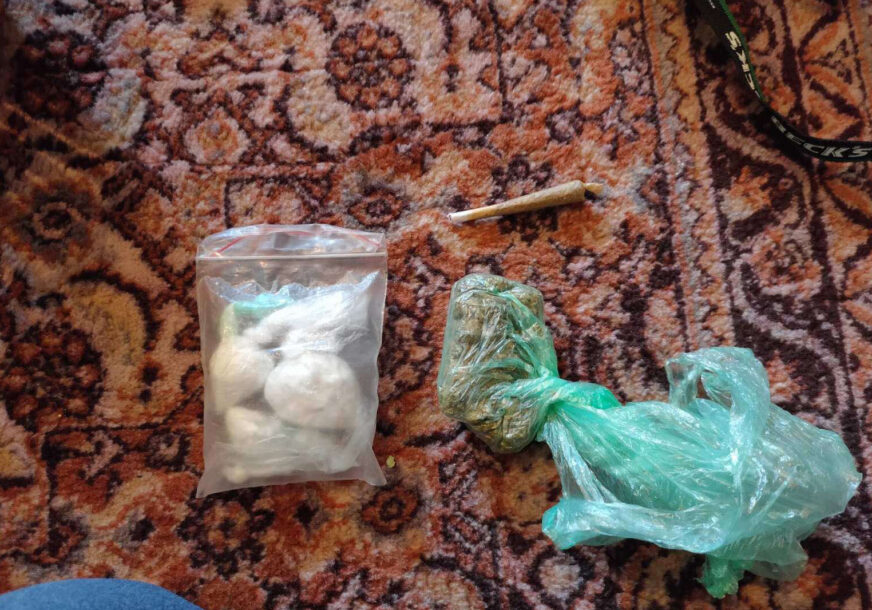BANJALUČANIN PRIVEDEN ZBOG DROGE Gram kokaina naplaćivao 300 KM (FOTO)