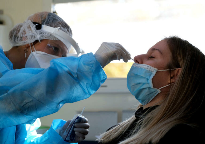 TEŠKA SITUACIJA U GRČKOJ Umrle 62 osobe, još 937 novozaraženih korona virusom