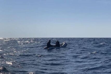 SPAS U ZADNJI ČAS Dva Ukrajinca bila u malom gumenom čamcu, pronašli ih iscrpljene od dužeg boravka i plutanja na moru