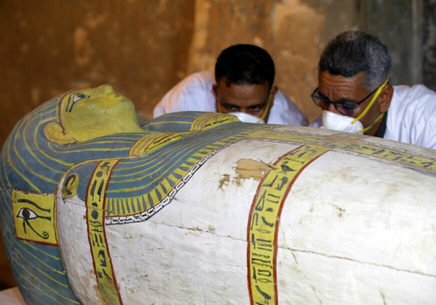 PRIJE VIŠE OD 2.600 GODINA SU ZAKOPANI U TRI BUNARA Otkriveno 59 zapečaćenih sarkofaga sa mumijama