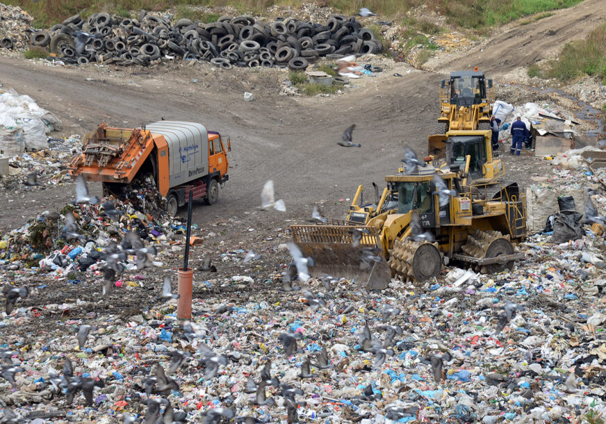 RECIKLIRAMO DVA ODSTO OTPADA Spreman akcioni plan za bolje odlaganje smeća