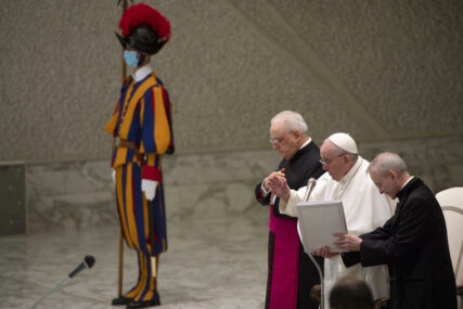OPTUŽBE PROČITANE NAGLAS U Vatikanu počelo suđenje sveštenicima za SEKSUALNO ZLOSTAVLJANJE