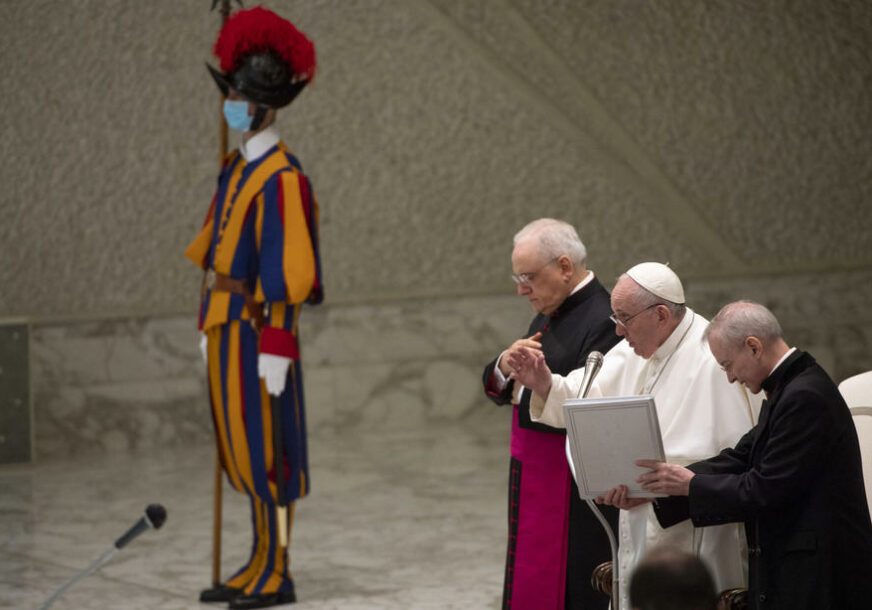 PREPREKE I OTPOR Papa Franjo poručio da crkva ima problem sa korupcijom vijekovima