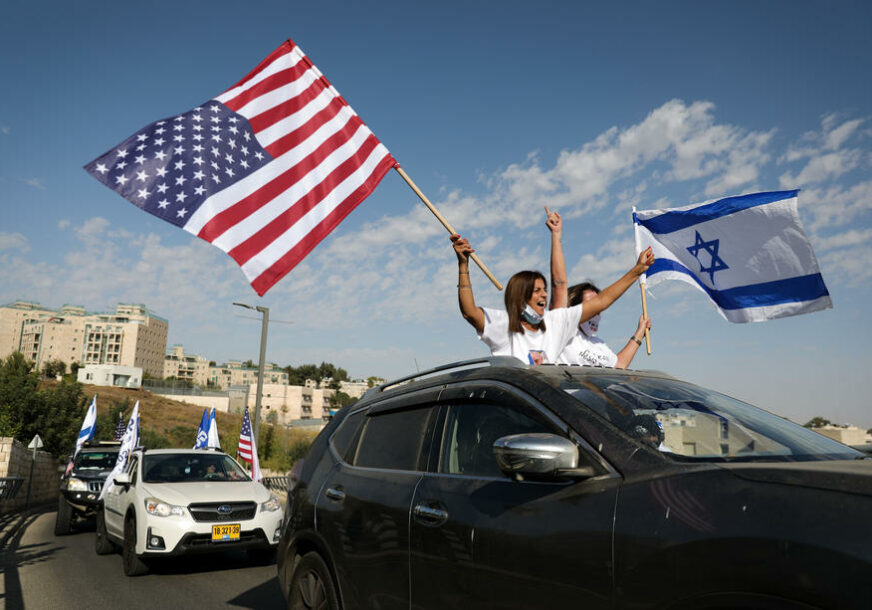 UKRASILI AUTOMOBILE ZASTAVAMA Konvoj vozila podrške Trampu iz Tel Aviva do Jerusalima