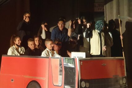 FESTIVAL U RUDOM Dramska scena “Prosvjeta” pokazala ČUDESNU ENERGIJU pred domaćom publikom