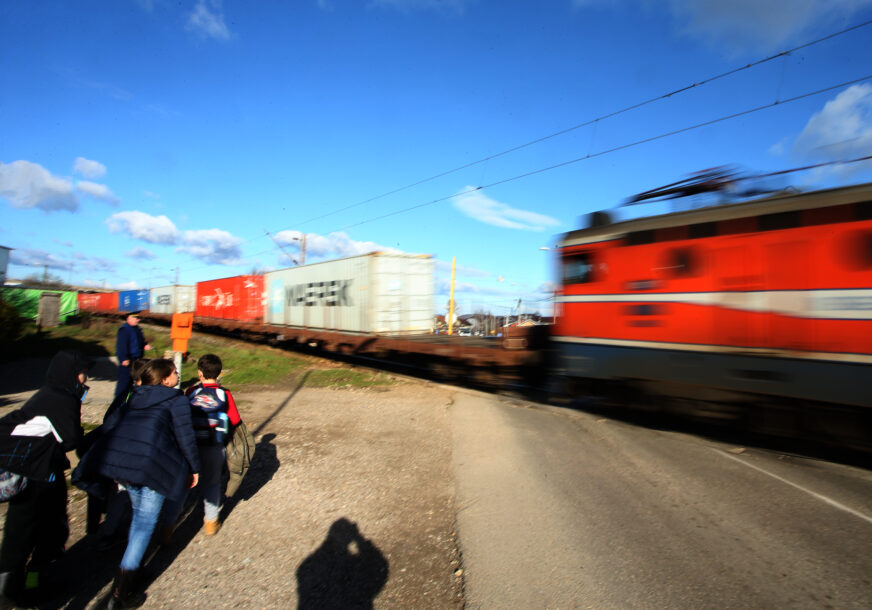 Nesreće sve češće: Iz Željeznica Srpske pozivaju građane na pojačan oprez pri prelazu pruge