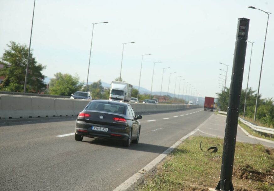 Za 24 sata 321 prekršaj: Novi stacionarni radari u Banjaluci love nesavjesne vozače (FOTO)