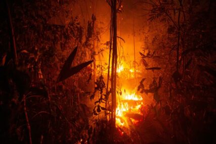 KAKVA TUGA Brazilski vatrogasci povučeni zbog nedostatka novca, požar bukti