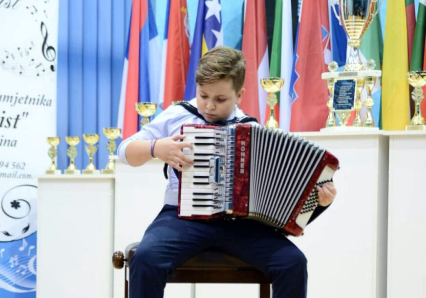 Jedanaestogodišnjak niže uspjehe: Virtuoz na harmonici Đorđe Perić osvojio gran-pri u Portugalu