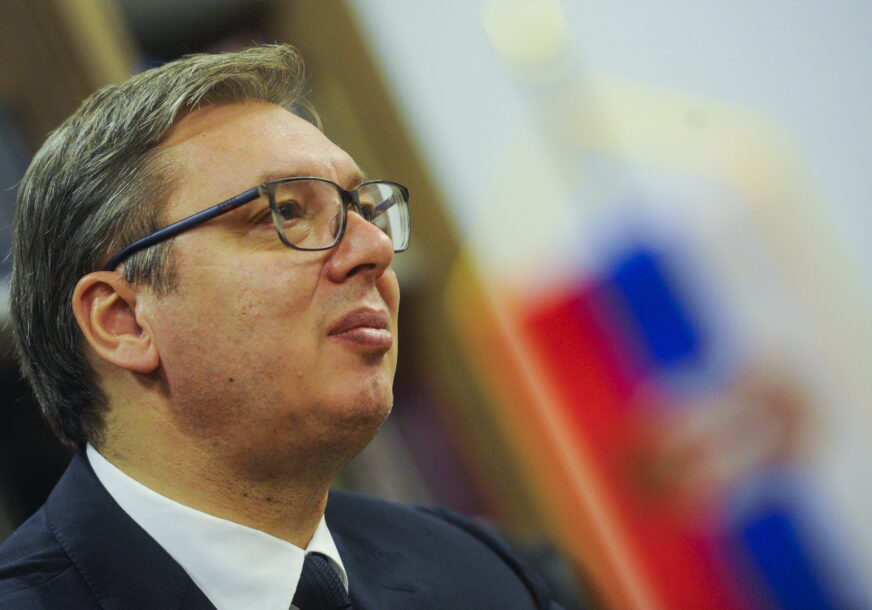 ZA VELIKA ZALAGANJA Vučić uručio posthumno dodijeljena odlikovanja medicinarima