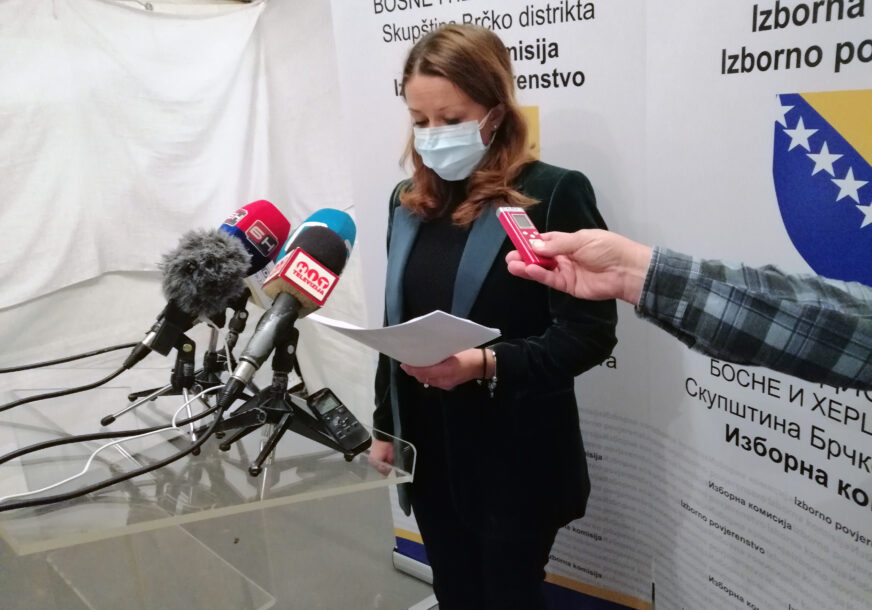 DO 16 ČASOVA GLASALO SKORO 36 ODSTO BIRAČA Policija u Brčkom zaprimila 30 prijava o izbornim nepravilnostima