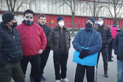 “NE ŽELIMO MIGRANTE U CENTRU GRADA” Stanovnici Bihaća 48. dan protestuju ispred zatvorenog prihvatnog centra (VIDEO)