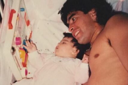 PRIZORI KOJI SLAMAJU SRCA Maradona je ovako provodio vrijeme s kćerkama (FOTO)