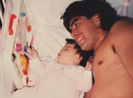 PRIZORI KOJI SLAMAJU SRCA Maradona je ovako provodio vrijeme s kćerkama (FOTO)