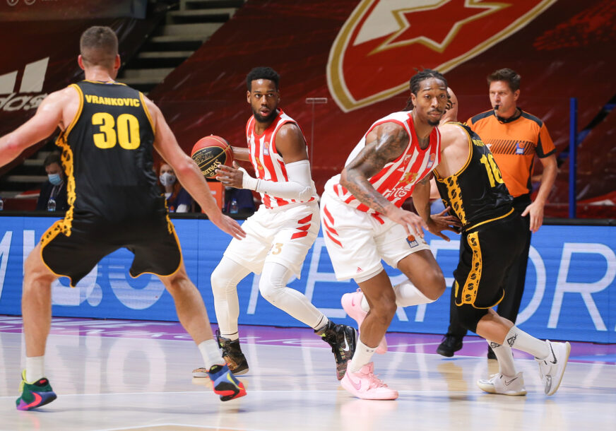 LOŠA PARTIJA Zvezda "preživjela" Split na krilima Simonovića i Lojda
