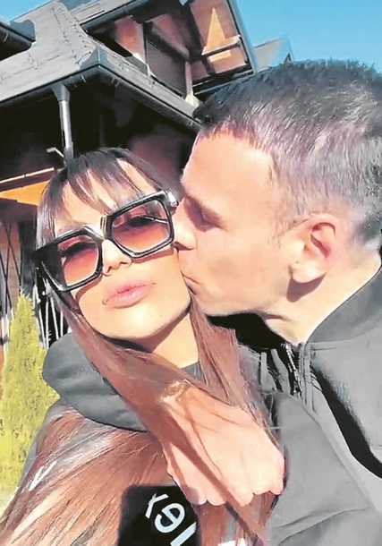 SCENA KAO IZ FILMA Romantični Gobeljić odveo Kaću Grujić u zoološki vrt, a onda je pao poljubac (FOTO)
