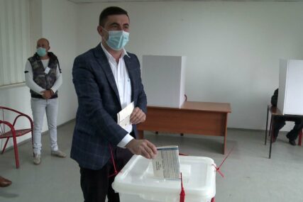 "UZ NAROD SMO" Petrović ubijeđen u pobjedu na lokalnim izborima