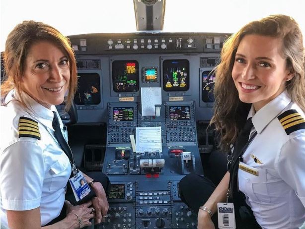 Bilo je to nešto posebno: Majka i kćerka piloti prvi put zajedno poletjele (FOTO)