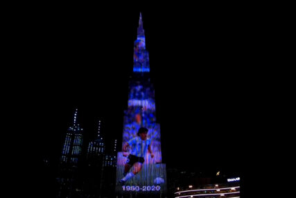 POČAST LEGENDI FUDBALA Najviša zgrada na svijetu osvijetljena likom Maradone (VIDEO)