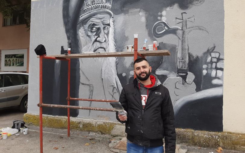 “OVO JE NAČIN DA MU ZAHVALIMO” Oslikan mural sa likom mitropolita Amfilohija u Višegradu