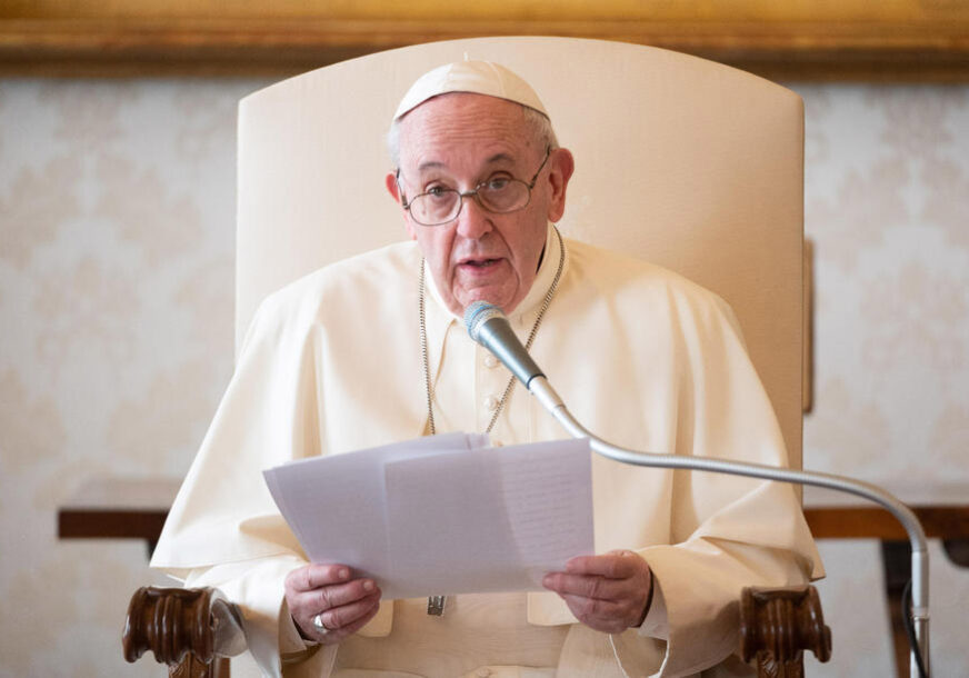 "MISLITE NA SIROMAŠNE" Papa pozvao lidere da novac ne koriste za naoružanje već za borbu PROTIV PANDEMIJE