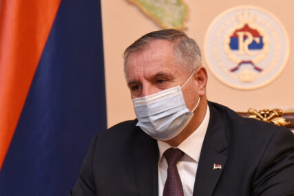 Zbog mogućnosti UVOĐENJA KOVID PASOŠA: Višković zatražio prioritetnu vakcinaciju vozača u međunarodnom teretnom prevozu