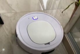 Robot-usisivačem uhvatio ženu u preljubi: Muškarac dobio parnicu, nakon toga se desio nevjerovatan obrt