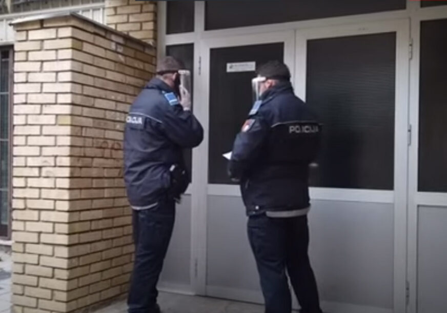 SARAJEVSKI POLICAJCI OBILAZE ZARAŽENE Pištolje, pendreke i lisice "zamijenili" sa vizirima, maskama i rukavicama (VIDEO)