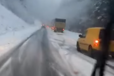 ZABIJELILO SE NA PLANINAMA Pao snijeg u nekim dijelovima BiH, kod Bugojna stvorio saobraćajne probleme (VIDEO)