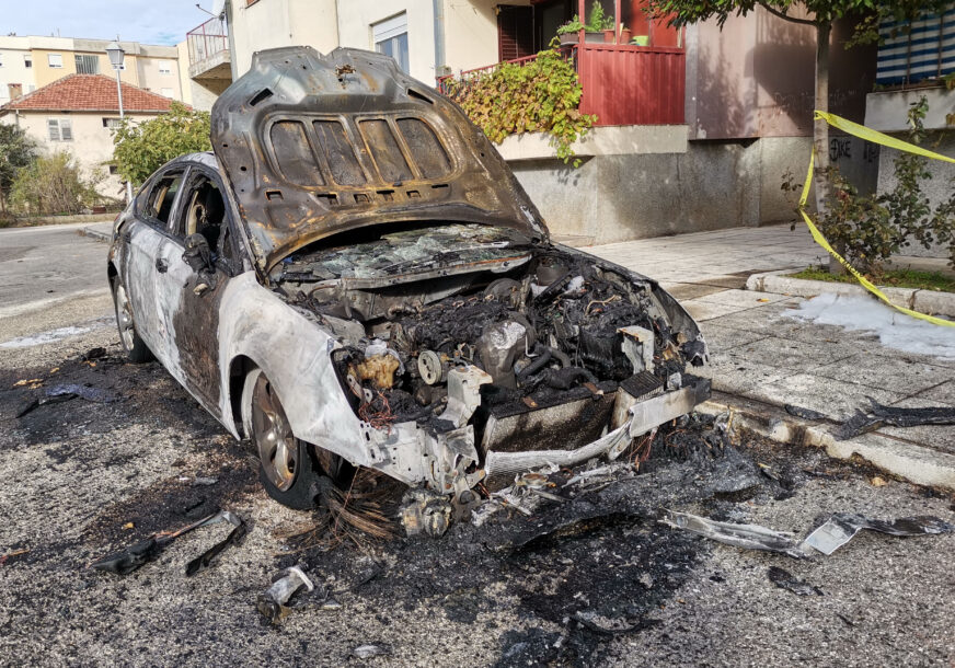 BURNA NOĆ U TREBINJU U buktinji izgorio automobil, vatrogasci spriječili ŠIRENJE VATRE