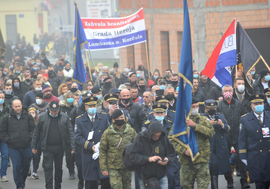 KOLONA SJEĆANJA U VUKOVARU Prvi put prisutan i izaslanik predsjednika Srbije (FOTO)