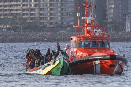 AKCIJA KOD DENKEREKA Brod se našao u nevolji, spaseno 40 migranata