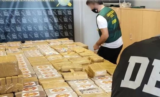PALI U ŠPANIJI SA POLA TONE KOKAINA Kriminalna grupa drogu iz Južne Amerike prevozila u POKVARENOM AUTU