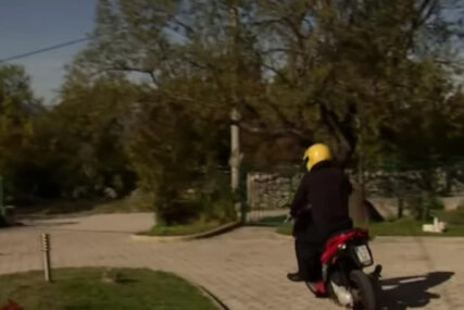 "SAD MOGU SAMO 50" Deka Ivan ima 90 godina prelažao je koronu, ali ga to nije spriječilo da vozi MOTOR (VIDEO)