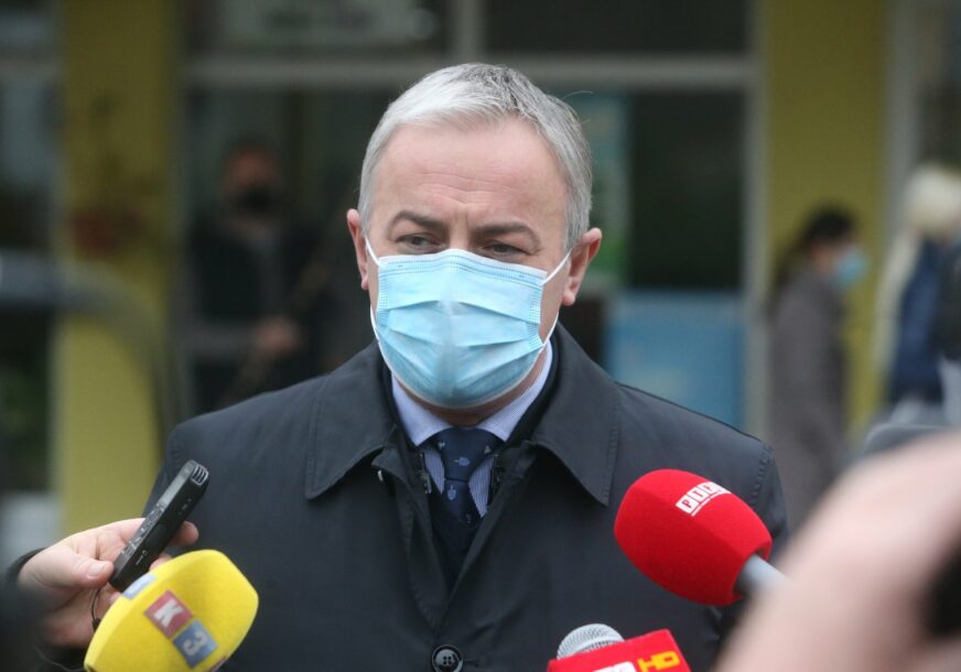 „DVOSTRUKO SLAB UČINAK“ Borenović tvrdi da su mjere vlasti u pandemiji neadekvatne