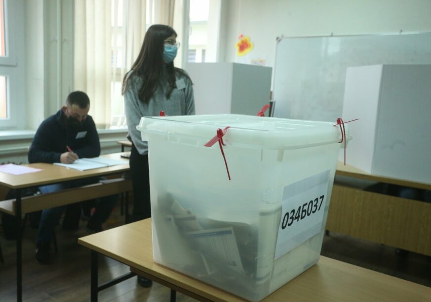 IZBORI U VRIJEME KORONE Za glasanje putem mobilnih timova u BiH prijavilo se 3.555 birača