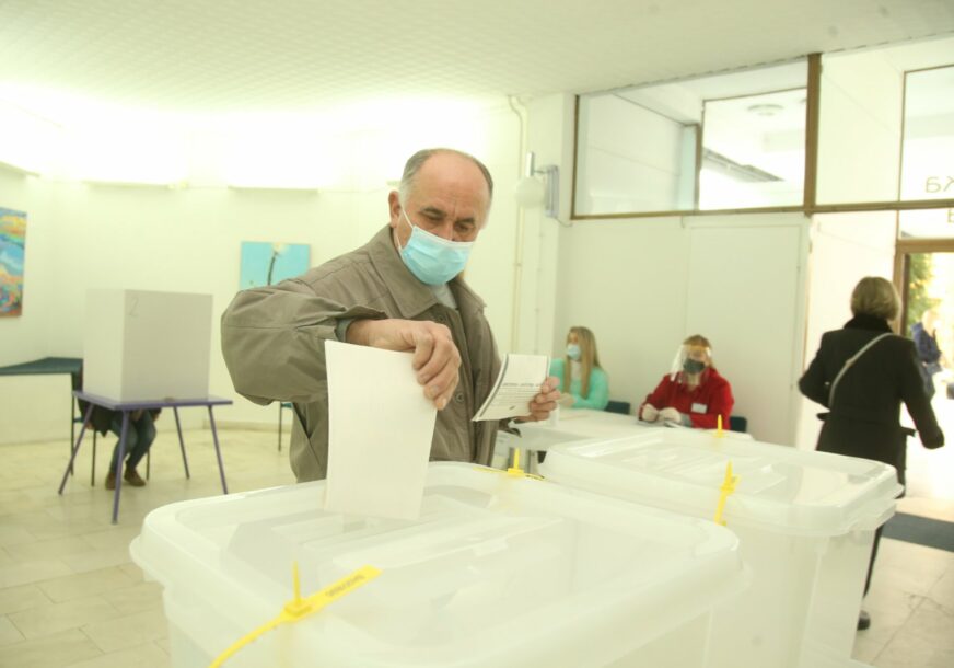OD 53 UPISANA U Ambasadi BiH u Beogradu do sada glasalo 12 ljudi