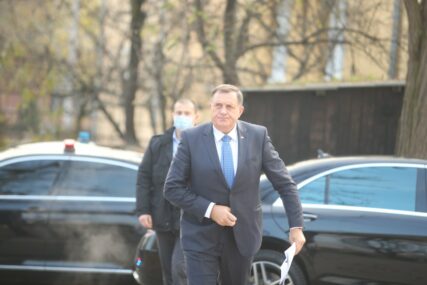 OD SINOĆ U BOLNICI Dodik ima OBOSTRANU UPALU PLUĆA, pretrage u toku