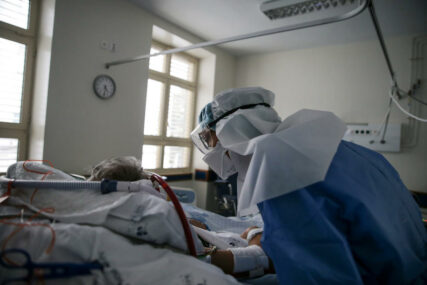 KORONU PLANIRALI ISTRIJEBITI VELIKIM BROJEM TESTIRANJA U Slovačkoj još 984 slučajeva, preminulo 27 pacijenata