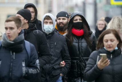 BORBA PROTIV KORONA VIRUSA SZO objavila nove PREPORUKE o nošenju maski za građane i zdravstvene radnike