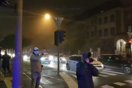 OGORČENI ZBOG MJERA Auto-protest građana u Ljubljani (VIDEO)