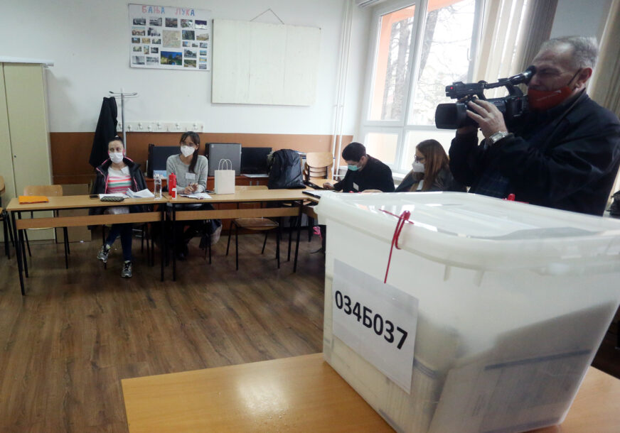 ODLUKU DONIJELI NA HITNOJ SJEDNICI Ponovno brojanje glasova na biračkim mjestima U ČETIRI OPŠTINE