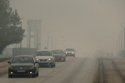 OBRATITE PAŽNJU! Ako vozite ovakav automobil, maglovito vrijeme može biti veoma opasno (FOTO)