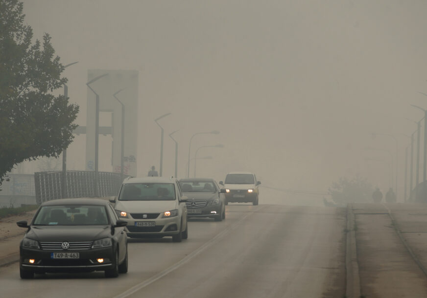 OBRATITE PAŽNJU! Ako vozite ovakav automobil, maglovito vrijeme može biti veoma opasno (FOTO)