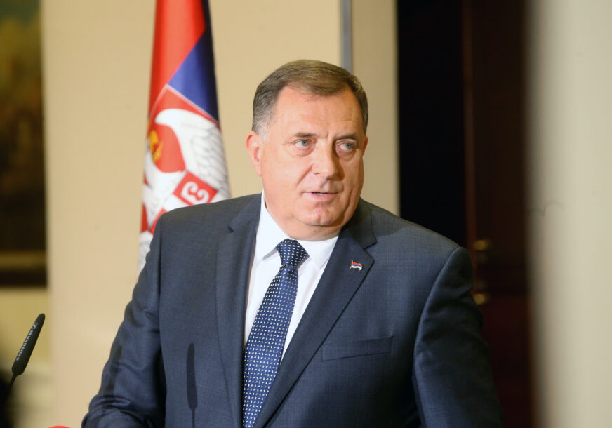 Dodik prisustvuje vojnoj vježbi i prikazu na poligonima "Orešac" i "Pasuljanske livade"