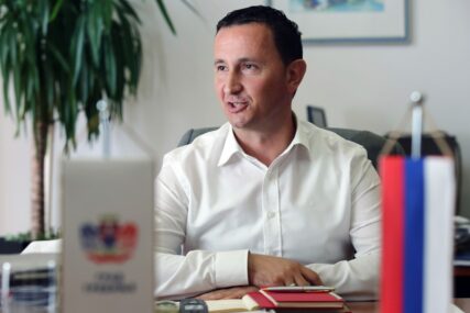 "JOŠ VIŠE UTONUO U BLATO" Ćurić istakao da Vukanović ne bira sredstva za svoje prljave ciljeve